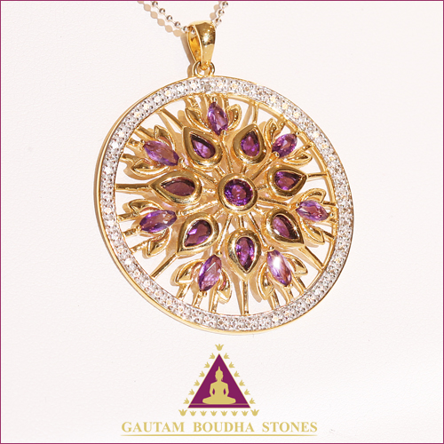 Pendentif en vermeil. Améthyste et topaze blanche Pendentif en vermeil. Améthyste et topaze blanche