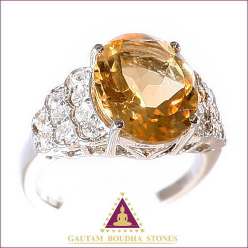 Bague en argent 925, citrine et topazes blanches. Bague en argent 925, citrine et topazes blanches.