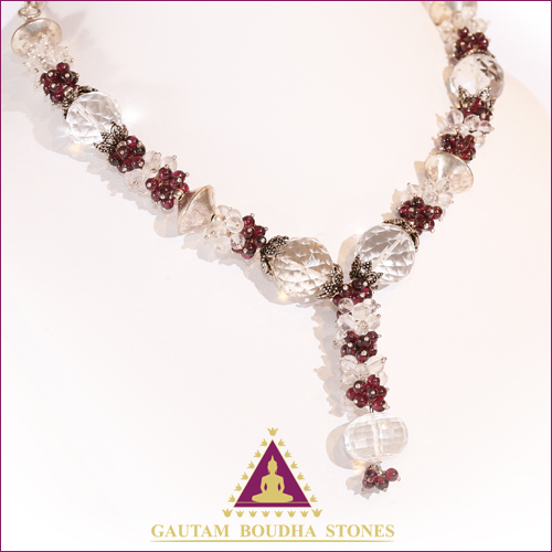 Collier en argent 925. Cristal de roche et grenat. Tour de cou 40cm Collier en argent 925. Cristal de roche et grenat. Tour de cou 40cm