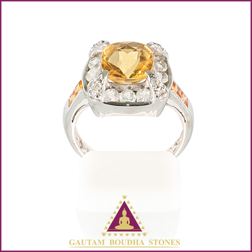 Bague en argent 925. Citrine, hessonite et topaze blanche Bague en argent 925. Citrine, hessonite et topaze blanche