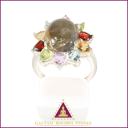 Bague en argent 925, une labradorite entourée de péridots, améthystes, grenats, citrines et aigues-marines Bague en argent 925, une labradorite entourée de péridots, améthystes, grenats, citrines et aigues-marines