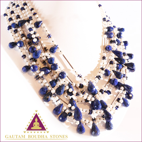 Collier en argent 925. Six rangs de lapis-lazuli et perles d'eau douce. Tour de cou 50cm Collier en argent 925. Six rangs de lapis-lazuli et perles d'eau douce. Tour de cou 50cm