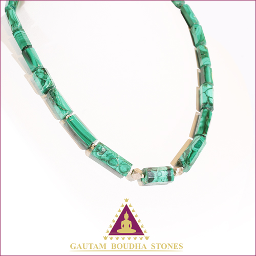 Collier en prisme de Malachite et billes d'argent Collier en prisme de Malachite et billes d'argent