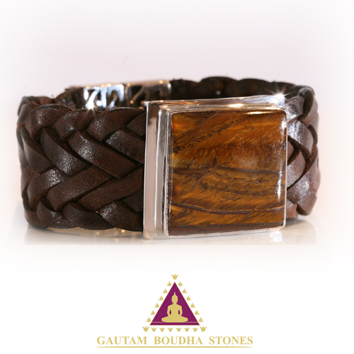 Bracelet en cuir marron. Une pierre carrée en oeil de tigre 3cm X 3cm. Longueur 20cm Bracelet en cuir marron. Une pierre carrée en oeil de tigre 3cm X 3cm. Longueur 20cm