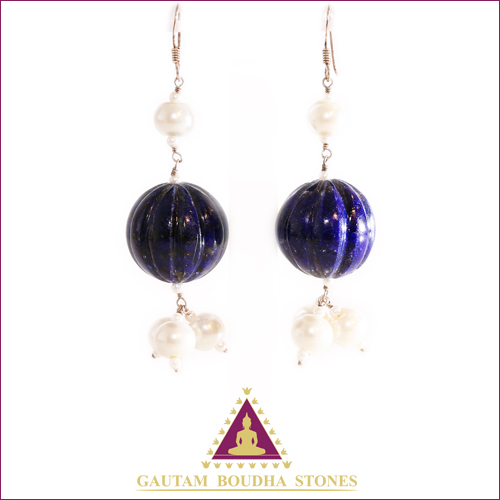 Boucles d'oreilles, attaches en argent 925. Perle de lapis-lazuli de 2cm de diamètre et perles d'eau douce Boucles d'oreilles, attaches en argent 925. Perle de lapis-lazuli de 2cm de diamètre et perles d'eau douce